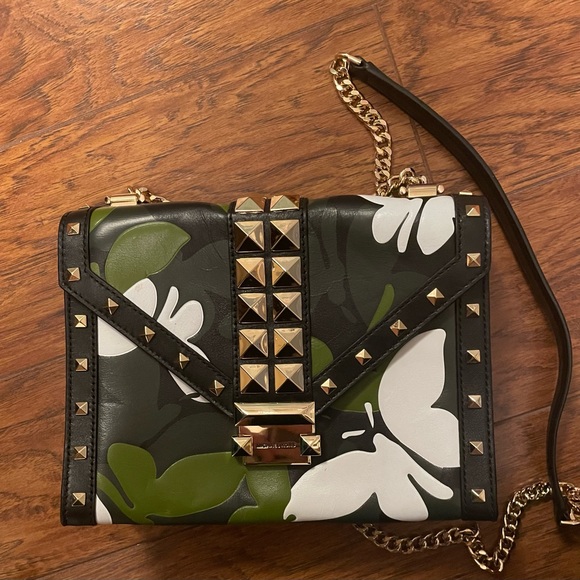 Micheal Kors 🦋 & studs leather bag - Picture 2 of 5